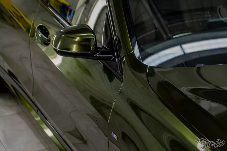 BMW X7. Оклейка кузова в Bruxsafol Olea Green.